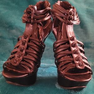 Black platform zipper back heels